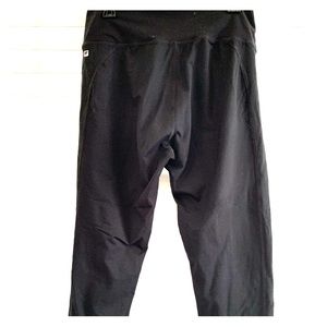 NWOT Fabletics Gia Powerlite Capri Legging